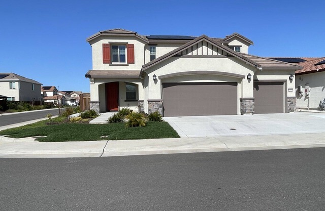 New Luxury 2,850 Square Feet House with EV Level 2 Charger in Great Location