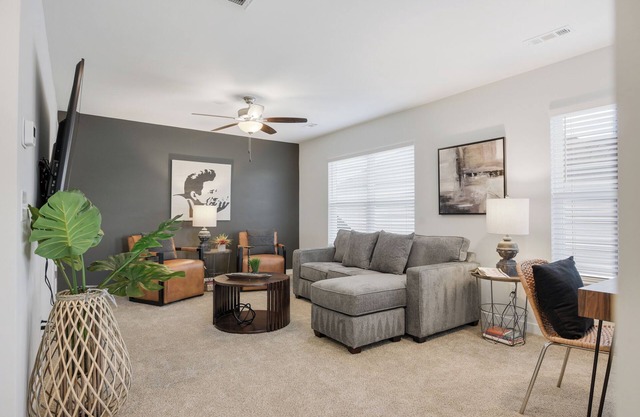 New Luxury 3BR home with WIFI, Smart TV, Washer/Dryer and Parking near Nashville