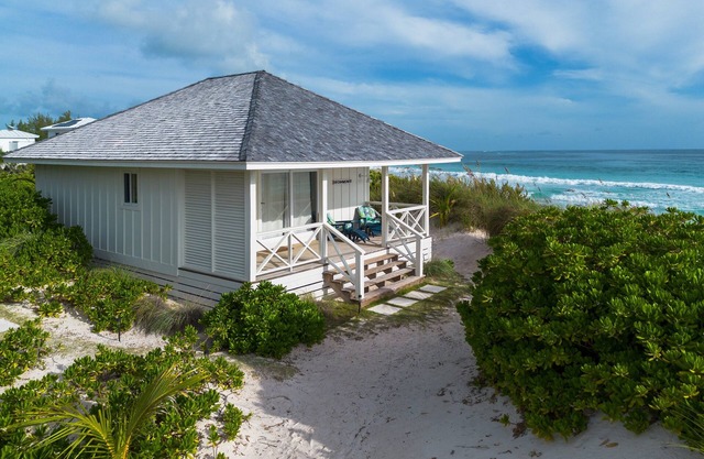New Luxury Beachfront Bungalows w/Heated Pool, Pink-Sand Beach