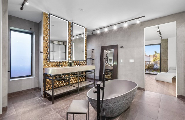 NEW Luxury Concrete Home : Only Minutes from the Beach!