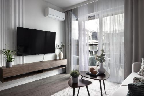 NEW #Madalińskiego57 - city center, new bulding, 2 bedrooms, 2x double beds and a fold-out sofa, separate kitchen, air conditioning, balcony, underground parking, self check in 24h, internet, Netflix, coffee machine, washing machine,1 km to the railway