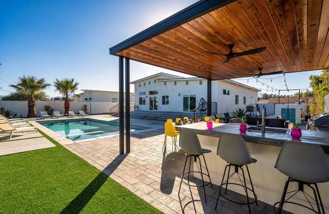 New* Modern 4B/3B | Hot Tub, Pool | 2 suites + king beds| EV charger