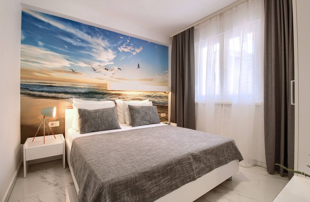 ☼NEW & modern apartment with balcony, parking & bicycles; 3 min walk to beach☼