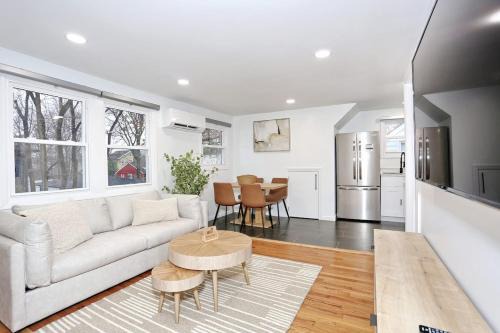 NEW Modern NYC Escape near MetLife AmDream MALL EWR