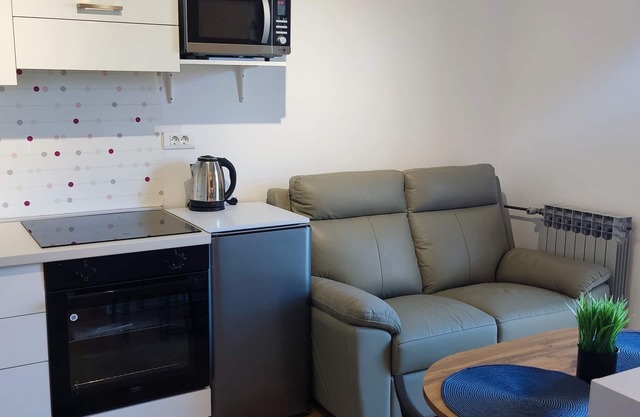 NEW MODERN STUDIO,FREE: BICYCLES,POOL,PROTECTED PARKING,WI-FI,5 MINUTE TO BEACH