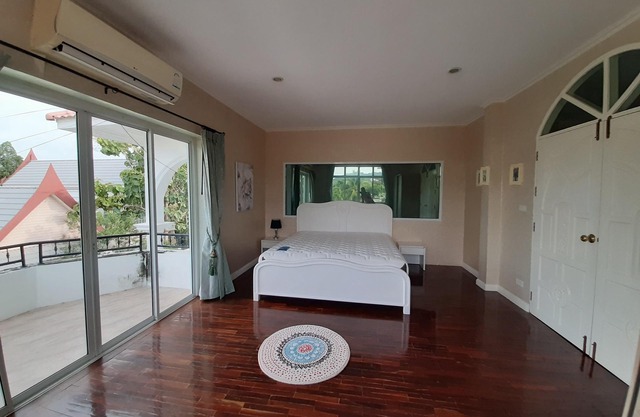 New!Mountain View Villa with Swimming pool