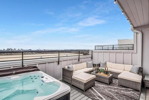 New Nashville Home - Rooftop Views - Hot Tub