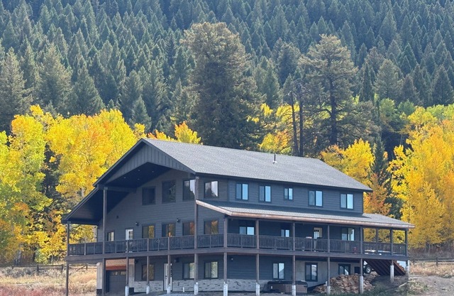 NEW! Near Yellowstone, Indoor Pickleball & 2 Hot Tubs - The Last Resort