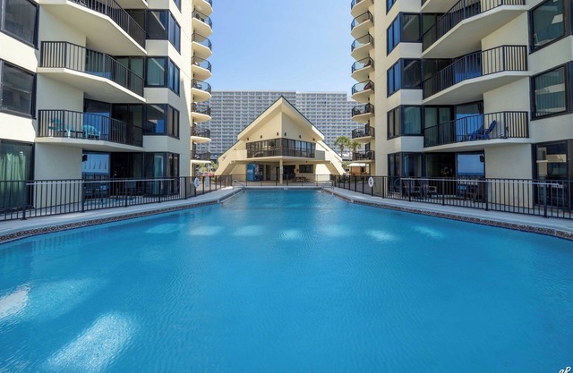 NEW OWNER SPECIAL-BEACH FRONT BALCONY VIEWS-KING BED-BEACH CHAIRS PROVIDED!