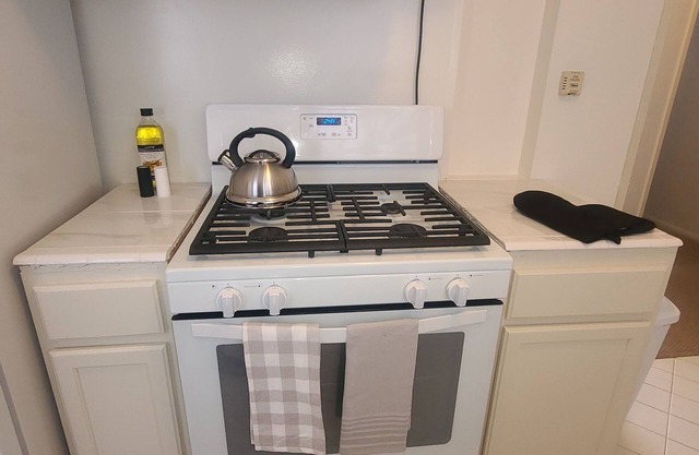 New Peaceful and Playful by the Ocean - Upstairs