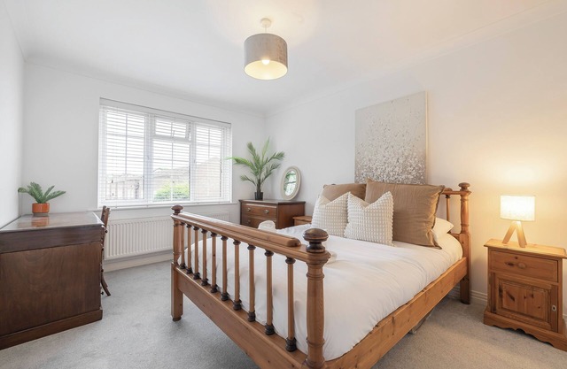New perfect 3 bed house with garden and PARKING!