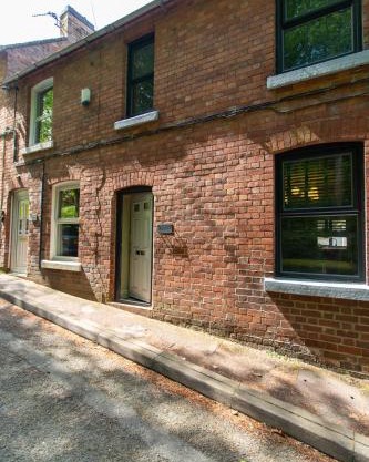 NEW Refurbished 2025 Cottage Sleeps 6 Ashbourne Peak District Derbyshire