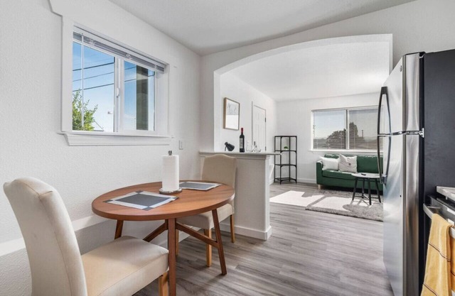 New Remodeled 1BR/1BA in DT Tacoma - 1