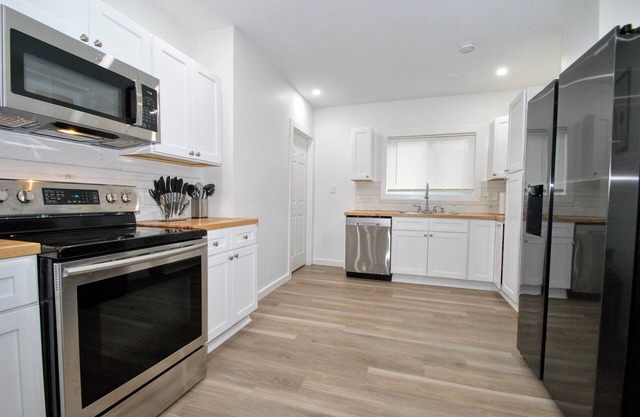 New Remodeled Morden 2 bedroom + Den home in Old Brooklyn