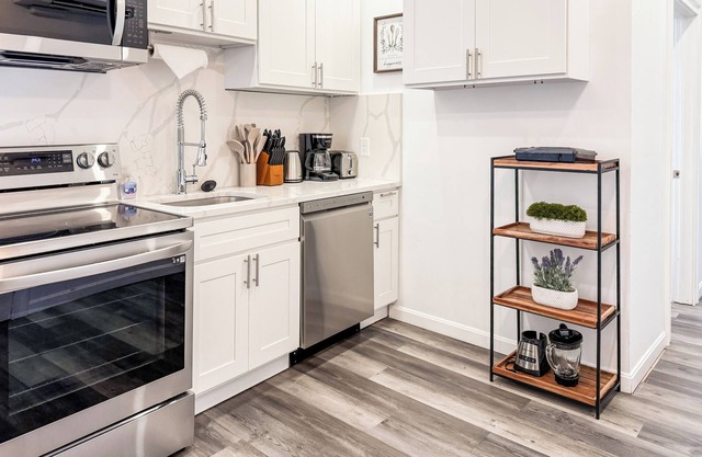 New Reno! 3 Beds, in unit Washer & Dryer, Southie!