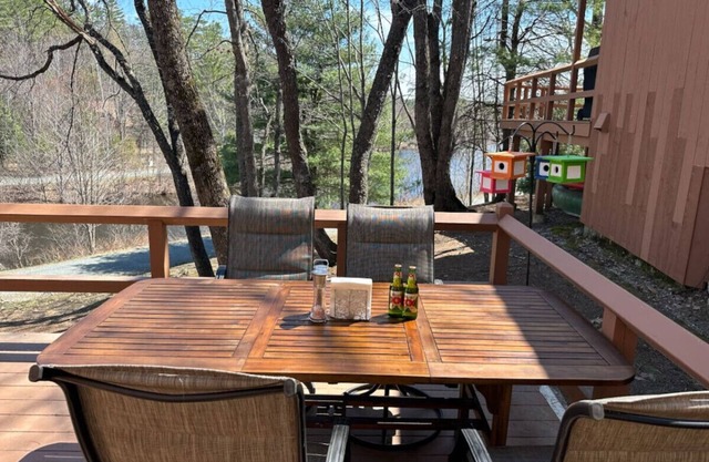 NEW! Renovated 3BDLakehouse w Kayaks fully stocked