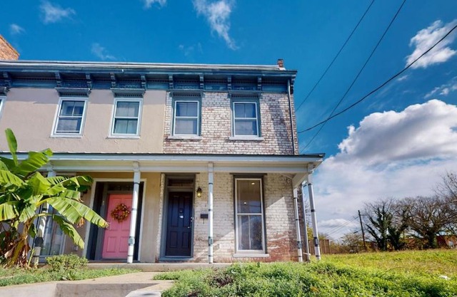 NEW! Renovated Townhome w/ Putting Green & Patio!