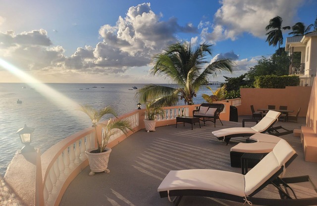*New Renovation* Tri-Level Ocean Front Terraces | Sleeps 6