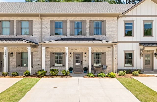 NEW! Rooted In Auburn - 2BR/2.5BA Townhome 1.5 miles from AU campus, pets ok!