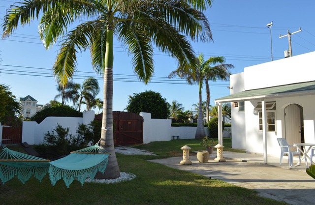 NEW: Royal Palms Apartment. Ocean front, Silver Sands Beach!