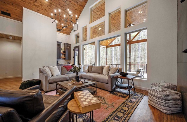 New! Sauna, Arcade, Firepit & Spa - Sleeps 10