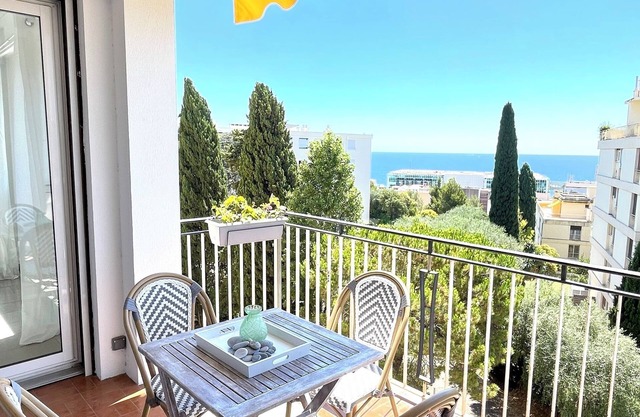 NEW SEA VIEW FLAT just 5m FROM THE BEACH & AIRPORT TRAMWAY.