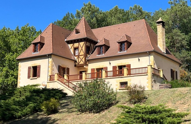 NEW SPACIOUS 4 BED/3 BATH HOUSE VAST PRIVATE GROUNDS 10 MIN DRIVE FROM MONTIGNAC