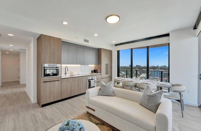 NEW: Spacious 3BR/2BA Miami Beach Condo – 19th Floor w/Pool