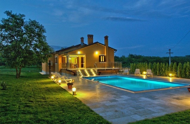 NEW! Spacious and luxurious apartment with private 50m2 pool!