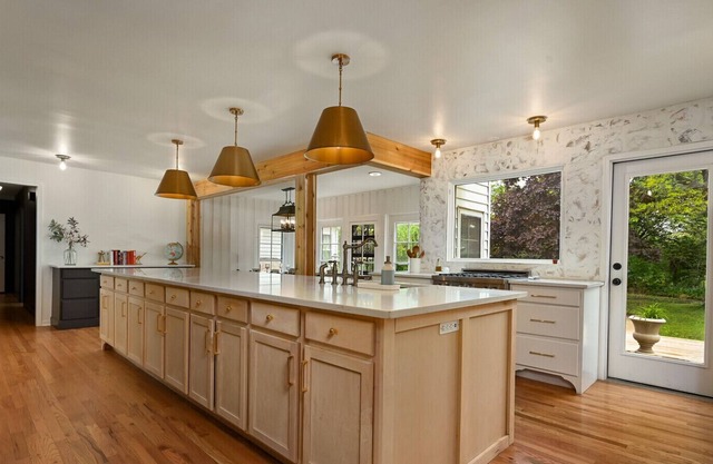 New!! SPACIOUS Luxury Estate on 4 Acres!