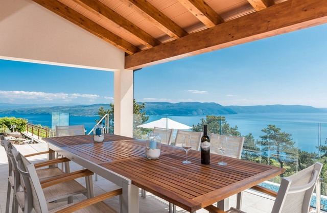 New ! Spacious year-round luxurious villa with stunning sea views!