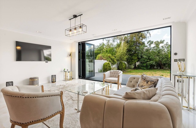 New! Stylish 5BR w/Garden&Parking near Wimbledon