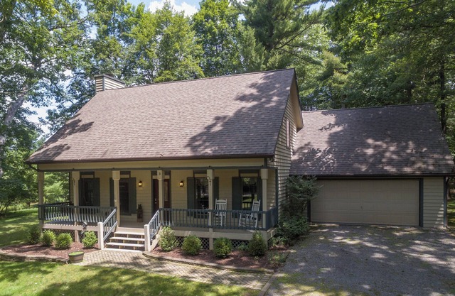 New! The Old Gold and Blue: Lake Area, Hot Tub, Fire Pit!