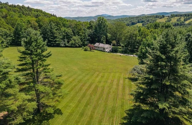 NEW TO VRBO Hiker’s Hygge on 21 Acres and Aqueduct Trails