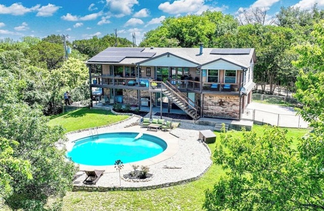 New! Updated home with Pool, Lake Access & View! Pet Friendly!