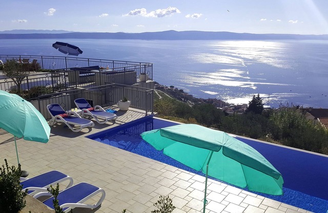 New Villa With Large Terrace And Sea View