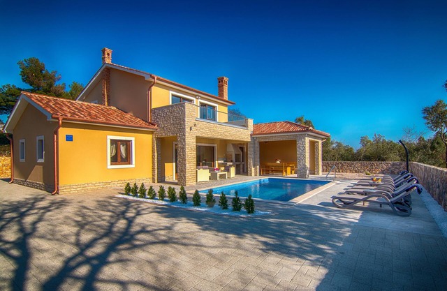 New Villa with pool, beach, sea view, -TRAVELER Reisebüro Krk - ID 2168