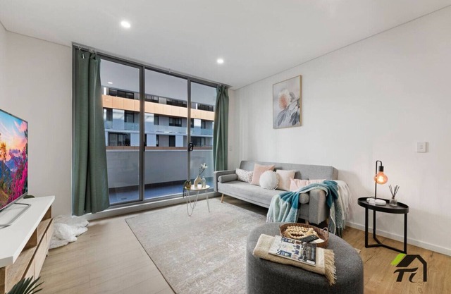 New Vivid 2 bedrooms Apts in Heart of Wolli Creek