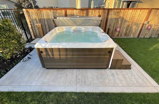 New Wine Country Entertainment house with jacuzzi and