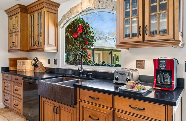 New! Wine Country Family Oasis: Serene Vineyard Views, 3 units