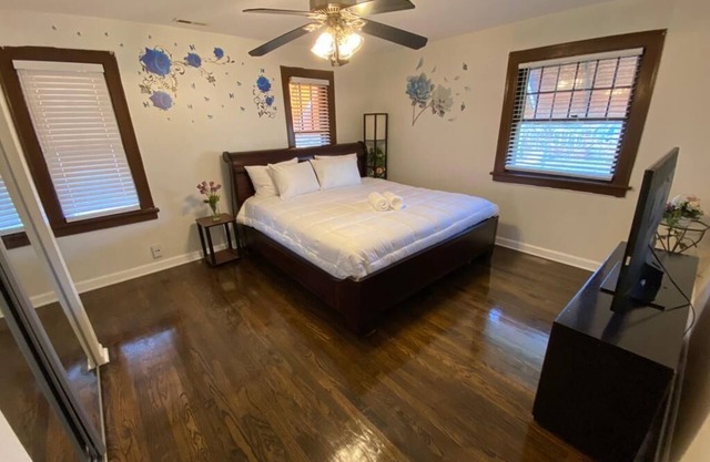 New Your Home Away From Home! - Near Great Lakes Naval Base!