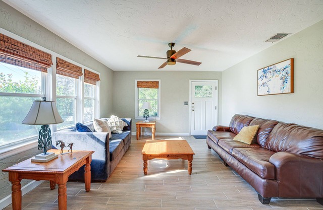 Newberry Home w/Deck on 10 Acres!