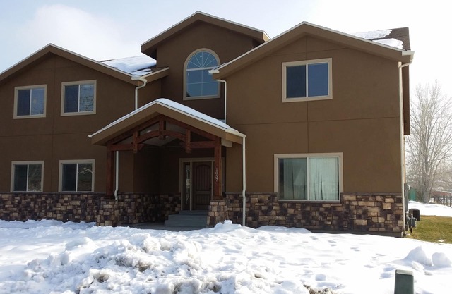 Newer 2000 plus sq ft Apartment Bring your Pets and Toys