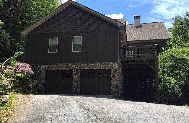 Newer Constructed Large Mountain Home in Luxury Gated Country Club w/hot tub