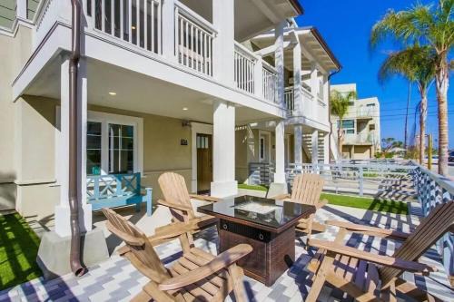 Newer Construction Beauty Steps to Mission Beach and Bay