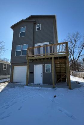Newly built 3 level home 2 minute drive to UCM