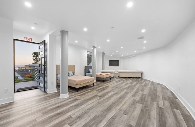 Newly Built Modern 5bd/6ba Estate in Hollywood Hills with 2 pools & City Views!