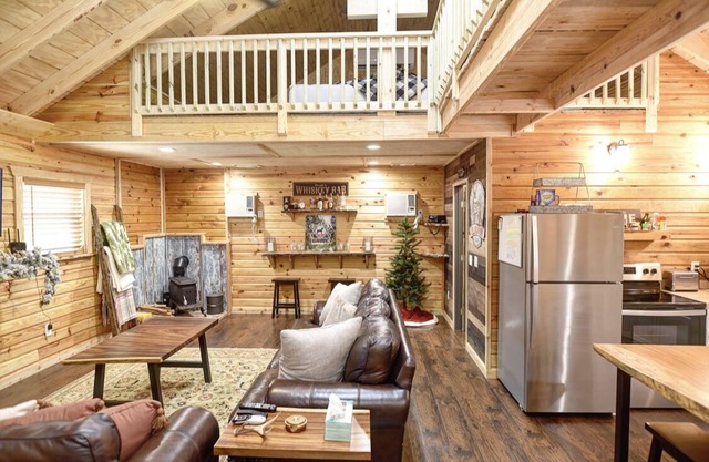 Newly Built Rustic Cabin with all the amenities