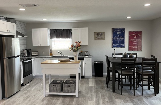 Newly built spacious stand alone cottage close to Fort Worth