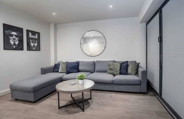 Newly Eextended 3 Bed Family Home Near Graves Park